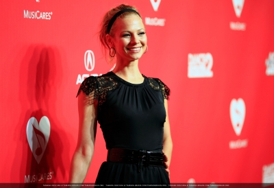 02102012_-_22ND_ANNUAL_MUSICARES_GALA_HONOURING_PAUL_MCCARTNEY_027.jpg