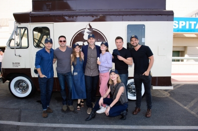 04262018_-_General_Hospital_cast_celebrates_their_55th_Anniversary_with_an_ice_cream_003.jpg