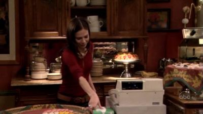 FREDDIE_-_E1X05_THE_WAR_OF_THE_ROSE_013.jpg