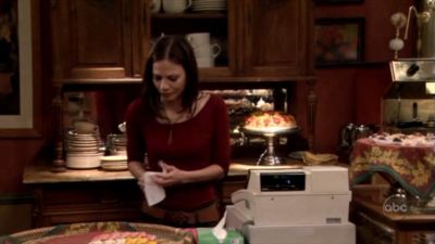 FREDDIE_-_E1X05_THE_WAR_OF_THE_ROSE_017.jpg