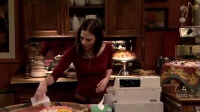 FREDDIE_-_E1X05_THE_WAR_OF_THE_ROSE_019.jpg