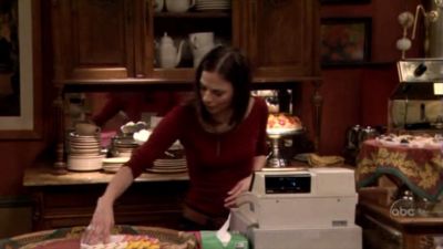 FREDDIE_-_E1X05_THE_WAR_OF_THE_ROSE_020.jpg