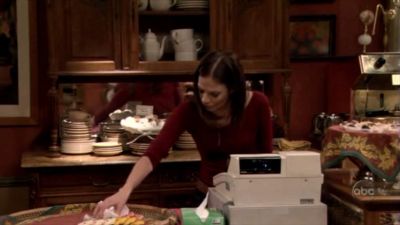 FREDDIE_-_E1X05_THE_WAR_OF_THE_ROSE_025.jpg
