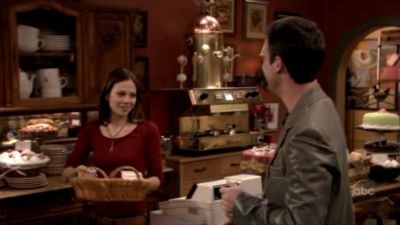 FREDDIE_-_E1X05_THE_WAR_OF_THE_ROSE_042.jpg