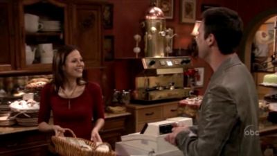 FREDDIE_-_E1X05_THE_WAR_OF_THE_ROSE_044.jpg
