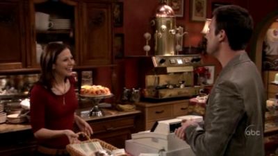 FREDDIE_-_E1X05_THE_WAR_OF_THE_ROSE_047.jpg