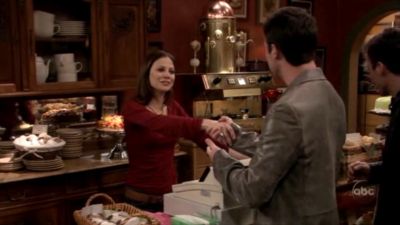 FREDDIE_-_E1X05_THE_WAR_OF_THE_ROSE_057.jpg