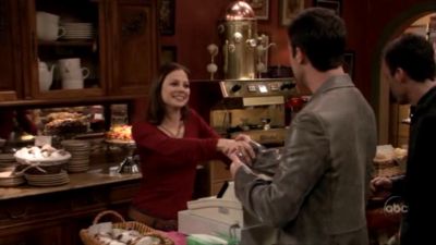 FREDDIE_-_E1X05_THE_WAR_OF_THE_ROSE_059.jpg