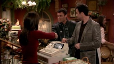 FREDDIE_-_E1X05_THE_WAR_OF_THE_ROSE_067.jpg