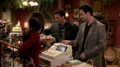 FREDDIE_-_E1X05_THE_WAR_OF_THE_ROSE_071.jpg