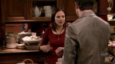FREDDIE_-_E1X05_THE_WAR_OF_THE_ROSE_074.jpg