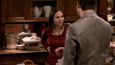 FREDDIE_-_E1X05_THE_WAR_OF_THE_ROSE_081.jpg