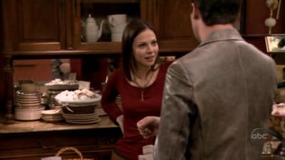FREDDIE_-_E1X05_THE_WAR_OF_THE_ROSE_082.jpg