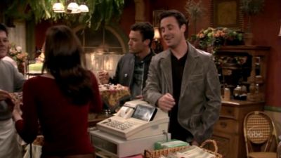 FREDDIE_-_E1X05_THE_WAR_OF_THE_ROSE_085.jpg