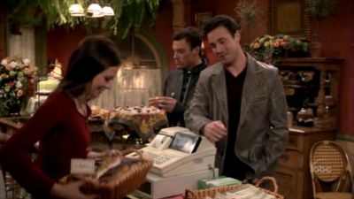 FREDDIE_-_E1X05_THE_WAR_OF_THE_ROSE_087.jpg