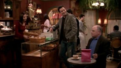 FREDDIE_-_E1X05_THE_WAR_OF_THE_ROSE_088.jpg