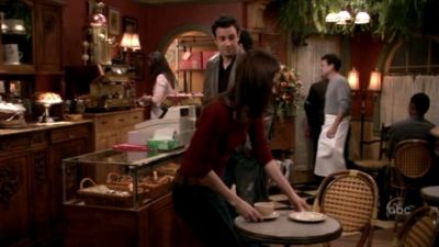 FREDDIE_-_E1X05_THE_WAR_OF_THE_ROSE_097.jpg