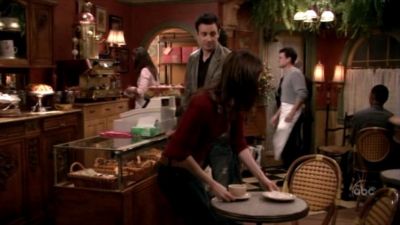 FREDDIE_-_E1X05_THE_WAR_OF_THE_ROSE_098.jpg
