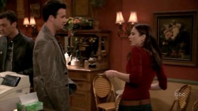 FREDDIE_-_E1X05_THE_WAR_OF_THE_ROSE_104.jpg