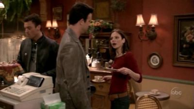 FREDDIE_-_E1X05_THE_WAR_OF_THE_ROSE_108.jpg