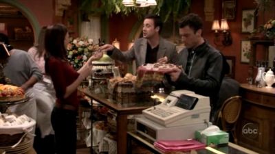 FREDDIE_-_E1X05_THE_WAR_OF_THE_ROSE_111.jpg