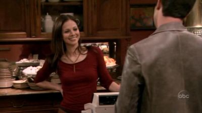 FREDDIE_-_E1X05_THE_WAR_OF_THE_ROSE_115.jpg
