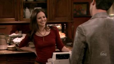 FREDDIE_-_E1X05_THE_WAR_OF_THE_ROSE_116.jpg