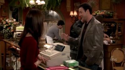 FREDDIE_-_E1X05_THE_WAR_OF_THE_ROSE_117.jpg