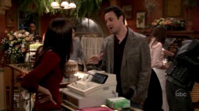 FREDDIE_-_E1X05_THE_WAR_OF_THE_ROSE_118.jpg