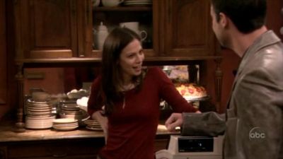 FREDDIE_-_E1X05_THE_WAR_OF_THE_ROSE_125.jpg