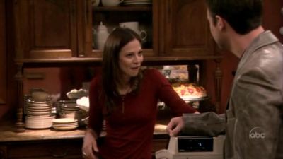 FREDDIE_-_E1X05_THE_WAR_OF_THE_ROSE_131.jpg