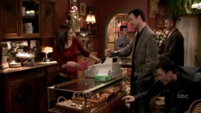 FREDDIE_-_E1X05_THE_WAR_OF_THE_ROSE_148.jpg