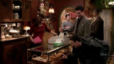 FREDDIE_-_E1X05_THE_WAR_OF_THE_ROSE_149.jpg