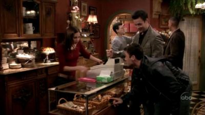 FREDDIE_-_E1X05_THE_WAR_OF_THE_ROSE_151.jpg