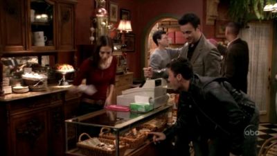FREDDIE_-_E1X05_THE_WAR_OF_THE_ROSE_152.jpg