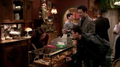 FREDDIE_-_E1X05_THE_WAR_OF_THE_ROSE_153.jpg