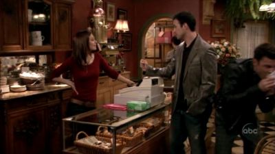 FREDDIE_-_E1X05_THE_WAR_OF_THE_ROSE_163.jpg
