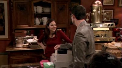 FREDDIE_-_E1X05_THE_WAR_OF_THE_ROSE_164.jpg
