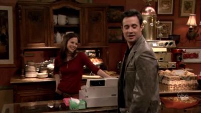 FREDDIE_-_E1X05_THE_WAR_OF_THE_ROSE_170.jpg