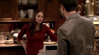 FREDDIE_-_E1X05_THE_WAR_OF_THE_ROSE_188.jpg