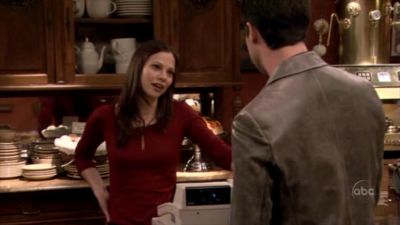 FREDDIE_-_E1X05_THE_WAR_OF_THE_ROSE_189.jpg