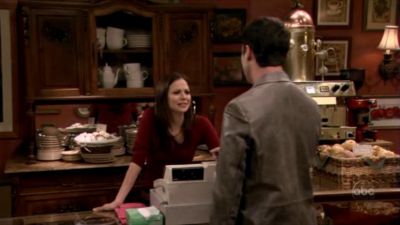 FREDDIE_-_E1X05_THE_WAR_OF_THE_ROSE_230.jpg