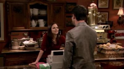 FREDDIE_-_E1X05_THE_WAR_OF_THE_ROSE_231.jpg