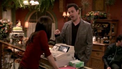 FREDDIE_-_E1X05_THE_WAR_OF_THE_ROSE_234.jpg