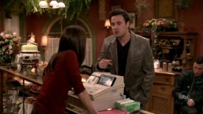 FREDDIE_-_E1X05_THE_WAR_OF_THE_ROSE_236.jpg