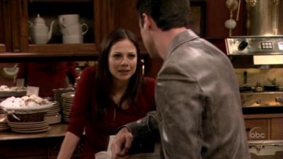 FREDDIE_-_E1X05_THE_WAR_OF_THE_ROSE_250.jpg