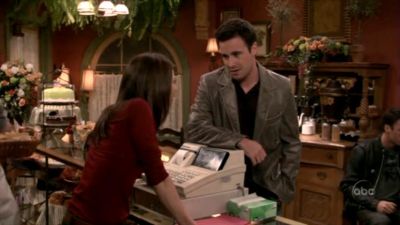 FREDDIE_-_E1X05_THE_WAR_OF_THE_ROSE_251.jpg
