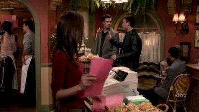 FREDDIE_-_E1X05_THE_WAR_OF_THE_ROSE_263.jpg
