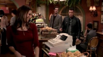 FREDDIE_-_E1X05_THE_WAR_OF_THE_ROSE_271.jpg