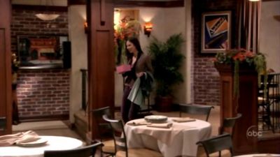FREDDIE_-_E1X05_THE_WAR_OF_THE_ROSE_280.jpg